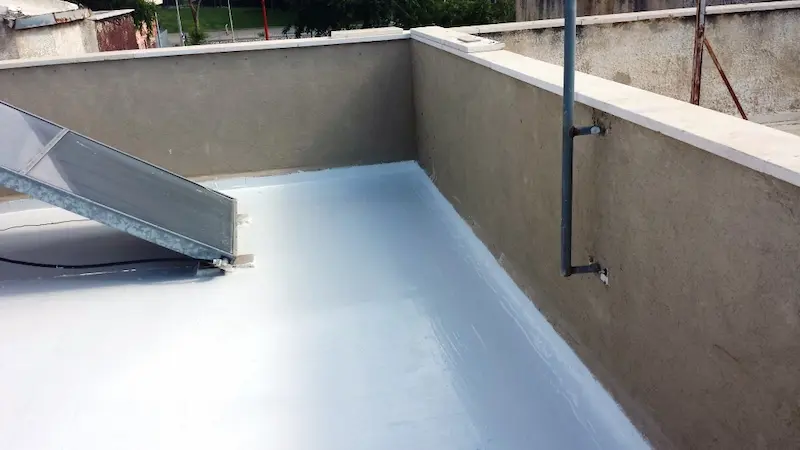 איטום שלילי בחניון מרובה קומות עם מערכת ממברנות וניקוז